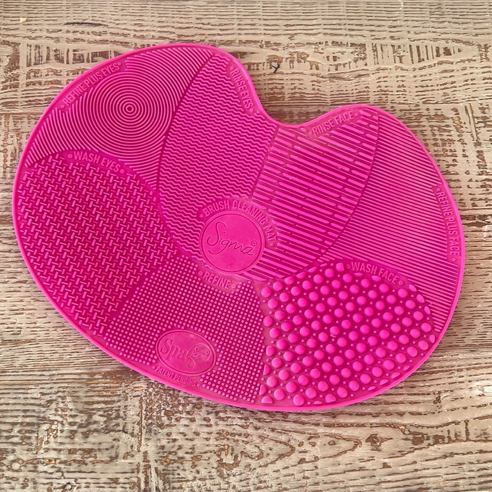 Sigma brush cleaning mat
